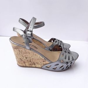 Kenneth Cole Reaction Platform Wedge Silver Sandals Summer